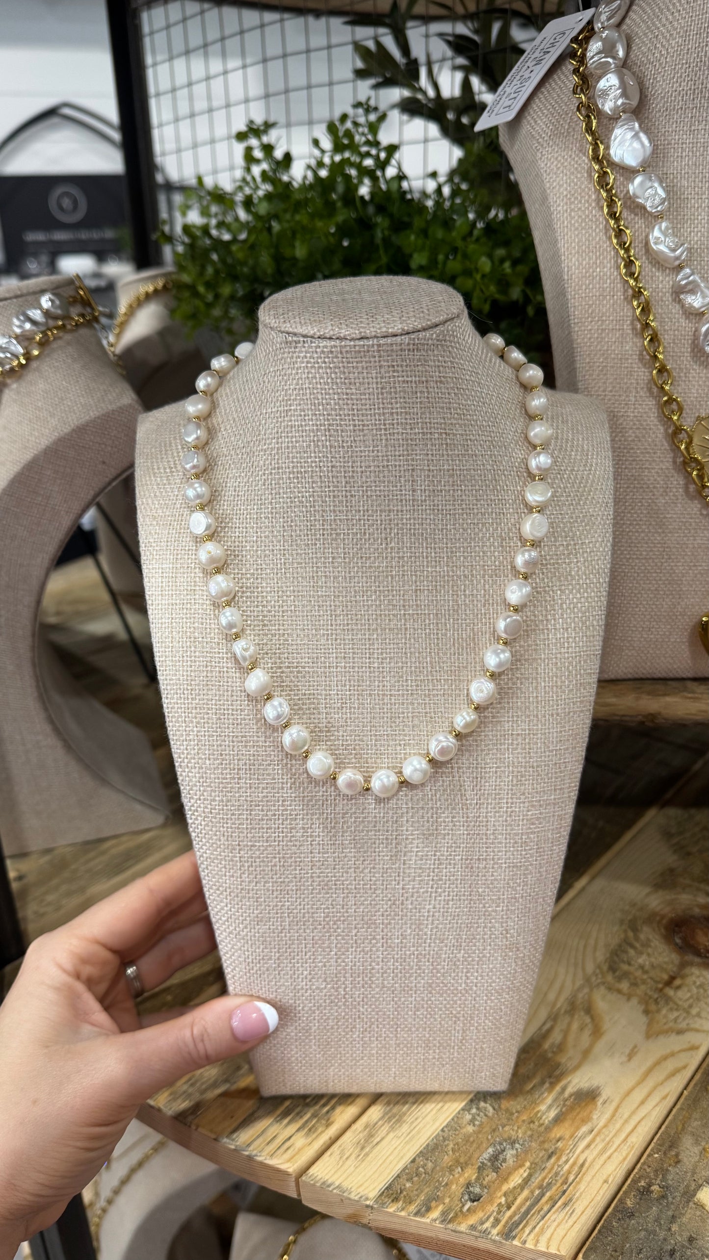 Glam Pearl Necklace