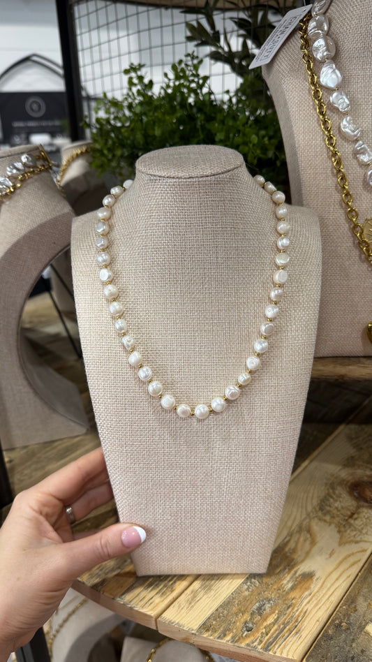 Glam Pearl Necklace